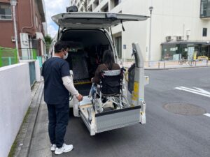 介護タクシー 台東区 いさみや 介護シーン